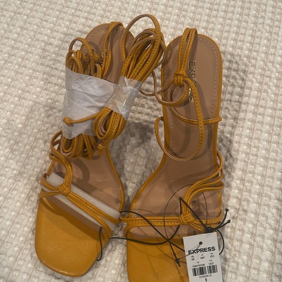 New lace up heels - Picture 4 of 6